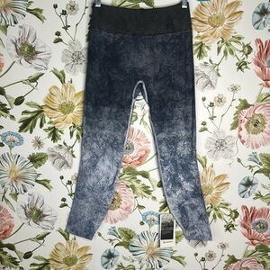 57- NWT-Lululemon Ebb To Street Leggings